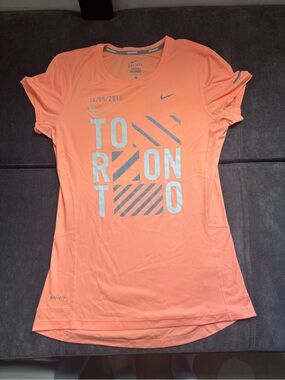 W - S - Nike Women’s 15K Toronto Finisher tee (2015) - 519829-832 Ltd edition
